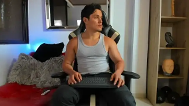 Snapshot of julian_wallace chatting on April 15, 2026, 6:34 pm julian wallace online show from April 15, 2026, 6:34 pm