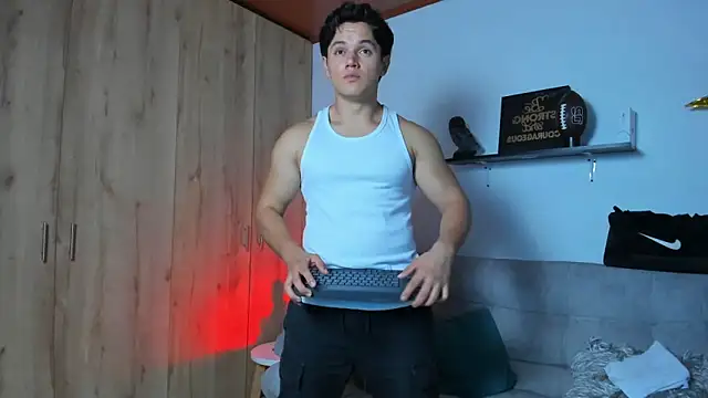 Snapshot of julian_wallace chatting on March 9, 2026, 4:43 pm julian wallace online show from March 9, 2026, 4:43 pm