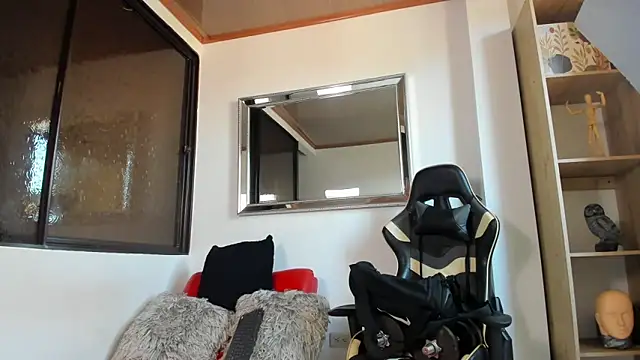 Snapshot of julian_wallace chatting on April 10, 2026, 9:44 pm julian wallace online show from April 10, 2026, 9:44 pm