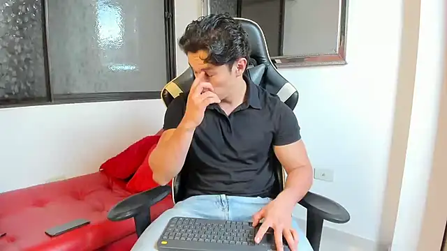 Snapshot of julian_wallace chatting on March 17, 2026, 1:14 pm julian wallace online show from March 17, 2026, 1:14 pm