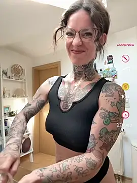 BrownieyQueen online show from May 24, 2026, 6:13 am
