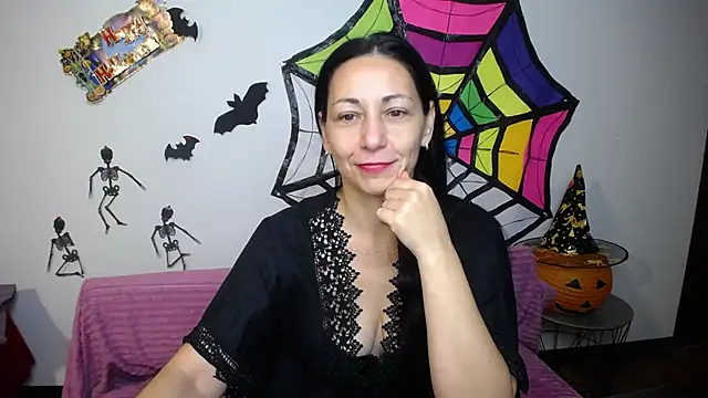 Snapshot of LiluGrants chatting on October 21, 2025, 6:29 pm LiluGrants online show from October 21, 2025, 6:29 pm