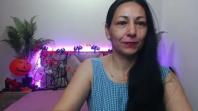 Snapshot of LiluGrants chatting on October 19, 2025, 6:10 pm LiluGrants online show from October 19, 2025, 6:10 pm