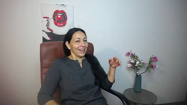 Snapshot of LiluGrants chatting on October 13, 2025, 6:20 pm LiluGrants online show from October 13, 2025, 6:20 pm