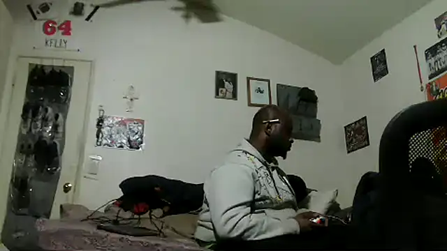 Snapshot of HBYAM chatting on November 22, 2025, 12:43 am HBYAM online show from November 22, 2025, 12:43 am