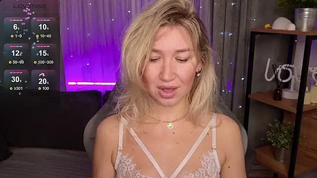 Snapshot of MilaBott chatting on November 7, 2025, 8:24 pm MilaBott online show from November 7, 2025, 8:24 pm