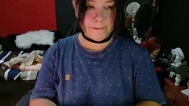 Snapshot of MaggaCass chatting on March 13, 2025, 1:32 am MaggaCass online show from March 13, 2025, 1:32 am