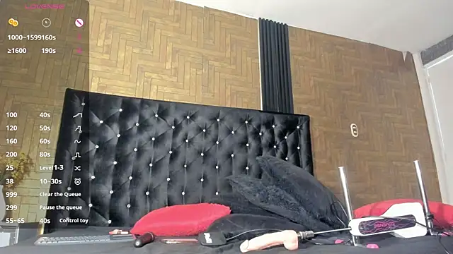 Laross25 online show from October 10, 2025, 8:20 pm