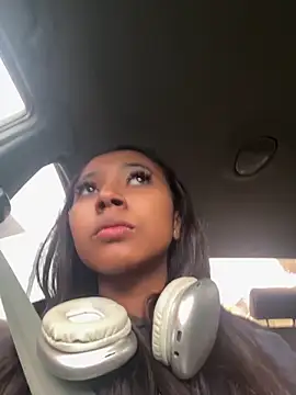 GabrielaLugo online show from December 14, 2025, 12:00 pm