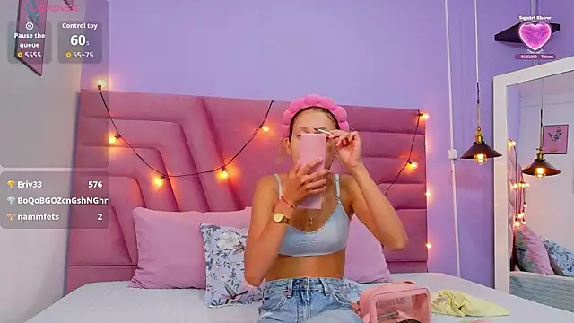 Beautifulskinny18 online show from March 11, 2026, 7:52 pm