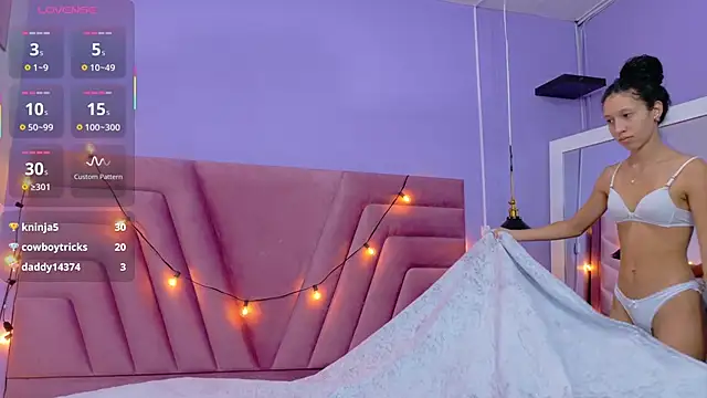 Beautifulskinny18 online show from November 13, 2025, 8:13 pm