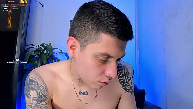 Snapshot of Yeiko_Romero_ chatting on February 17, 2026, 5:32 pm Yeiko Romero online show from February 17, 2026, 5:32 pm