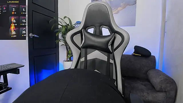 Yeiko Romero  online show from October 15, 2025, 9:23 pm