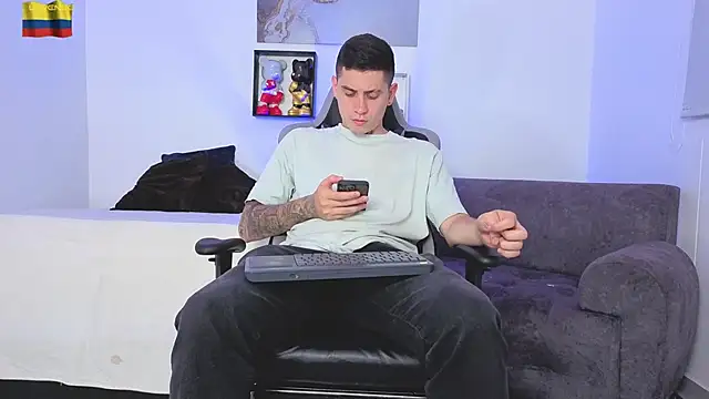 Snapshot of Yeiko_Romero_ chatting on May 6, 2026, 11:31 pm Yeiko Romero online show from May 6, 2026, 11:31 pm