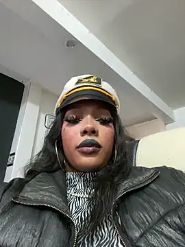 TIFFANYYSTAR online show from October 22, 2025, 2:16 pm