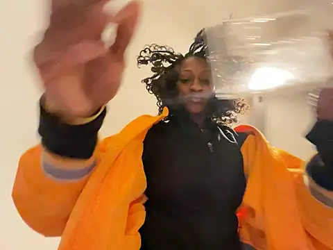 Snapshot of wynterheat chatting on February 18, 2025, 12:17 pm wynterheat online show from February 18, 2025, 12:17 pm