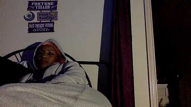 Snapshot of wynterheat chatting on March 18, 2025, 10:28 am wynterheat online show from March 18, 2025, 10:28 am