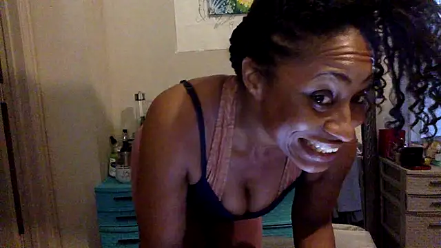 Snapshot of wynterheat chatting on March 16, 2025, 12:33 pm wynterheat online show from March 16, 2025, 12:33 pm