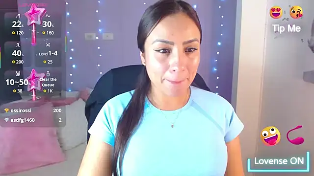 Snapshot of Paulina_627 chatting on November 6, 2025, 2:43 pm Paulina 627 online show from November 6, 2025, 2:43 pm