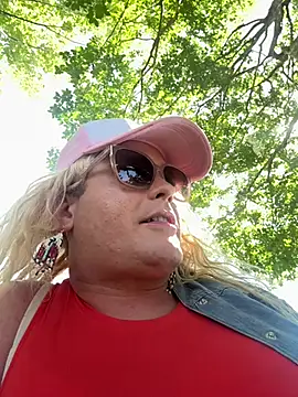 Snapshot of sexuallysubmissiveCD chatting on July 14, 2026, 7:20 pm sexuallysubmissiveCD online show from July 14, 2026, 7:20 pm