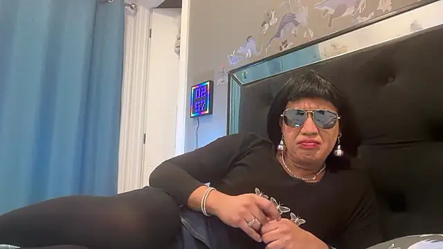 femsissyash online show from February 21, 2026, 3:58 pm