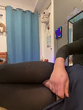 femsissyash online show from March 9, 2026, 7:06 pm