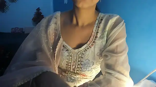 Snapshot of aarjulove chatting on October 5, 2025, 12:07 pm aarjulove online show from October 5, 2025, 12:07 pm