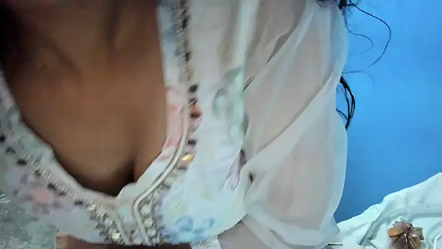 Snapshot of aarjulove chatting on October 2, 2025, 9:12 am aarjulove online show from October 2, 2025, 9:12 am