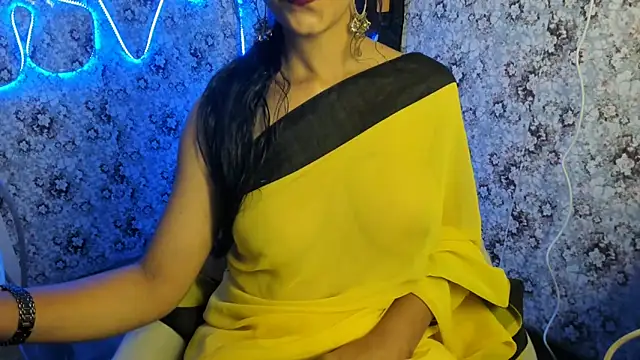 Snapshot of aarjulove chatting on March 7, 2025, 8:11 pm aarjulove online show from March 7, 2025, 8:11 pm