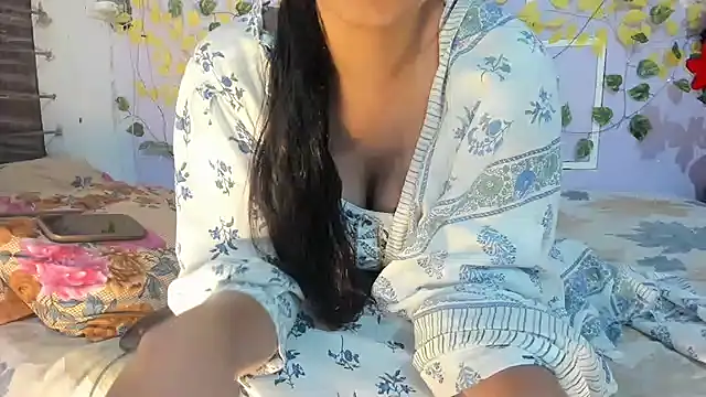Snapshot of aarjulove chatting on April 25, 2026, 1:41 pm aarjulove online show from April 25, 2026, 1:41 pm