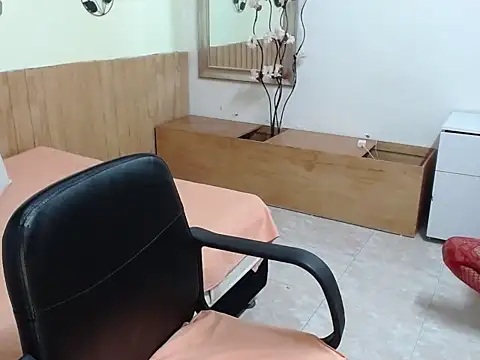 Suxxxy  online show from October 28, 2025, 1:43 pm