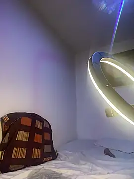 Leslydeleon23 online show from December 28, 2024, 2:33 am