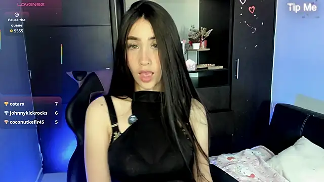 Emilytafur online show from May 30, 2026, 8:36 pm