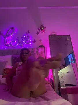 lolavalecuatro online show from March 2, 2025, 11:39 pm