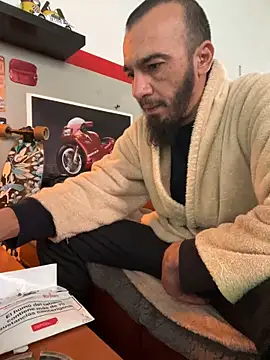 Snapshot of donnuozfutura chatting on February 1, 2025, 12:15 pm donnuozfutura online show from February 1, 2025, 12:15 pm