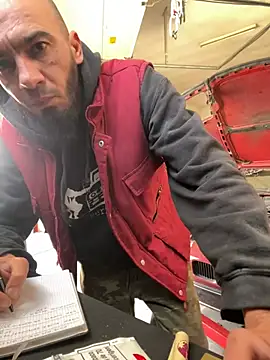 Snapshot of donnuozfutura chatting on February 14, 2025, 10:49 am donnuozfutura online show from February 14, 2025, 10:49 am