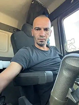 Snapshot of donnuozfutura chatting on November 11, 2025, 1:17 pm donnuozfutura online show from November 11, 2025, 1:17 pm