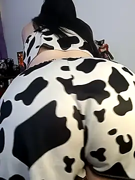 Snapshot of l1la_Rav3n chatting on January 2, 2025, 1:38 am l1la Rav3n online show from January 2, 2025, 1:38 am