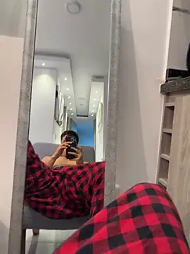 Snapshot of Logan_smith1 chatting on April 9, 2026, 5:31 am Logan smith1 online show from April 9, 2026, 5:31 am