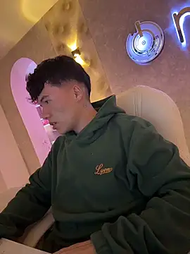 Logan smith1 online show from December 19, 2025, 5:00 am