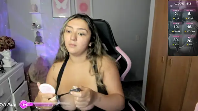 Melannyy  online show from April 23, 2026, 1:34 am