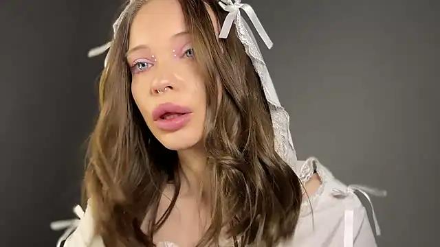 dollfromvenus online show from December 13, 2024, 3:32 pm