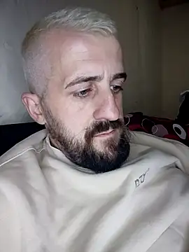 Snapshot of GrofLicno chatting on December 14, 2025, 4:56 pm GrofLicno online show from December 14, 2025, 4:56 pm