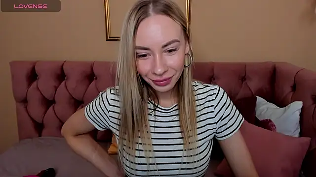 Snapshot of Diana_Garrett chatting on March 23, 2025, 1:31 am Diana Garrett online show from March 23, 2025, 1:31 am