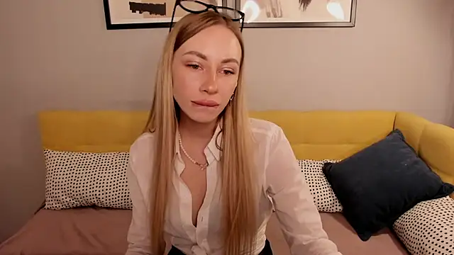 Diana Garrett online show from April 4, 2026, 2:40 am