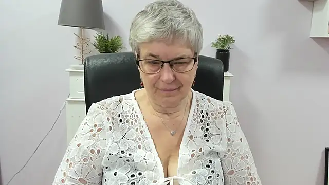 IrisDream online show from July 15, 2026, 6:09 am