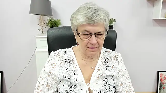 IrisDream online show from July 3, 2026, 5:58 am