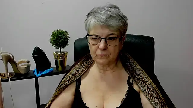 IrisDream online show from February 17, 2025, 1:55 pm