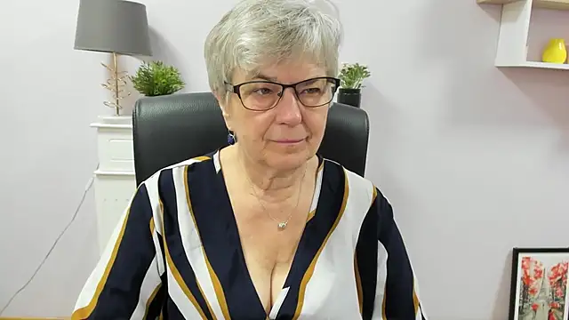 IrisDream online show from July 10, 2026, 6:02 am