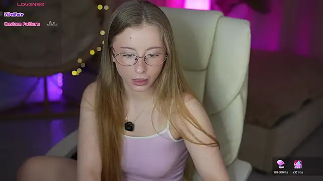 Snapshot of SilverrMoon chatting on March 31, 2026, 6:37 am SilverrMoon online show from March 31, 2026, 6:37 am